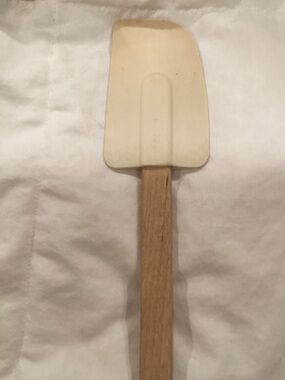 VTG Rubbermaid heat resistant Spatula/bown scraper Natural Wood